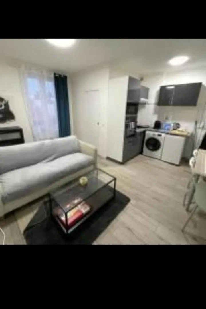 Chambre Et Salon Proche Centre Ville Et Monuments Paris Apartment